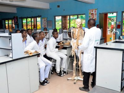 MBJ-STUDENTS-RECEIVING-LESSONS-IN-THE-CHEMISTRY-LABORATORY-scaled-400×300